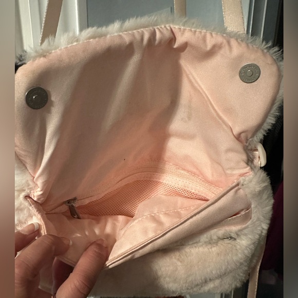 Nike Fur Fuzzy Cream Black Swoosh Multi-Compartment Crossbody Bag Purse - New - Picture 4 of 6